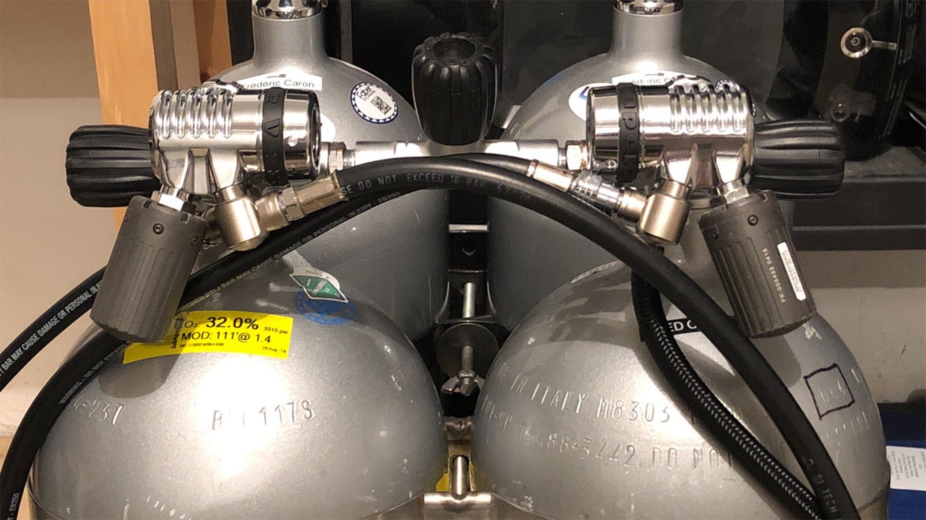 A real photo of OmniSwivel LP 1st Stage Pivot-Swivel w/ Extension: 3/8-Inch M = 3/8-Inch F by Fred (1)