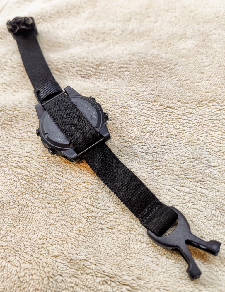 A real photo of Shearwater Elastic Strap Kit  by DLH (1)
