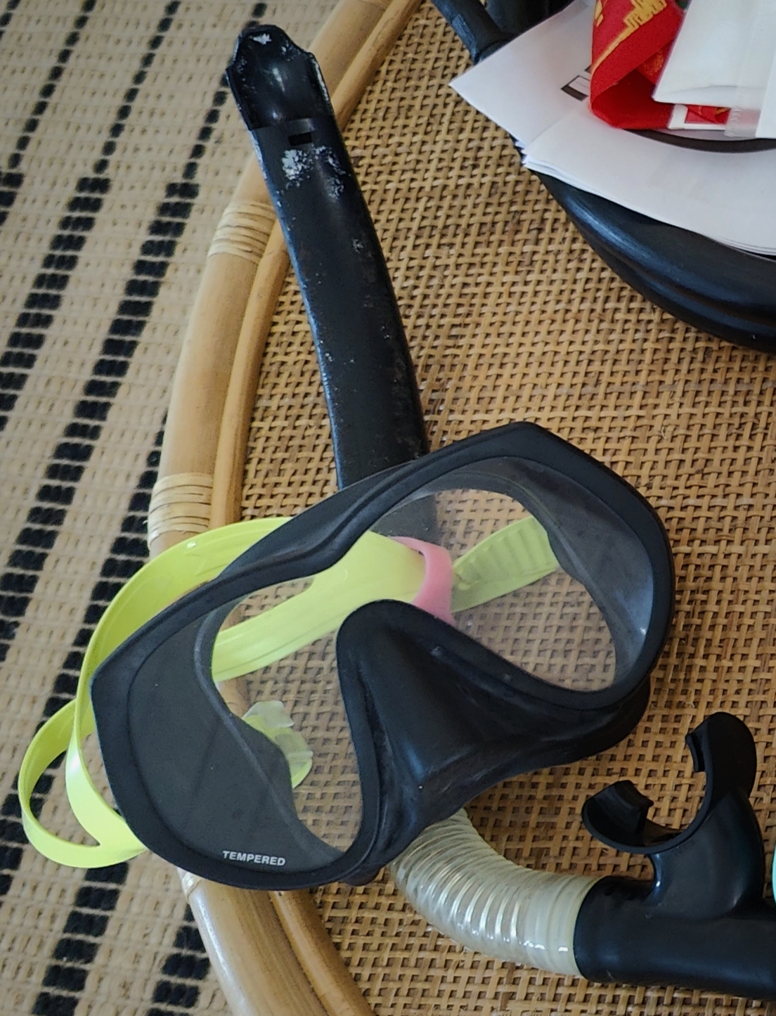 A real photo of DGX Gears Ultra View Frameless Mask by Otto Vox (1)